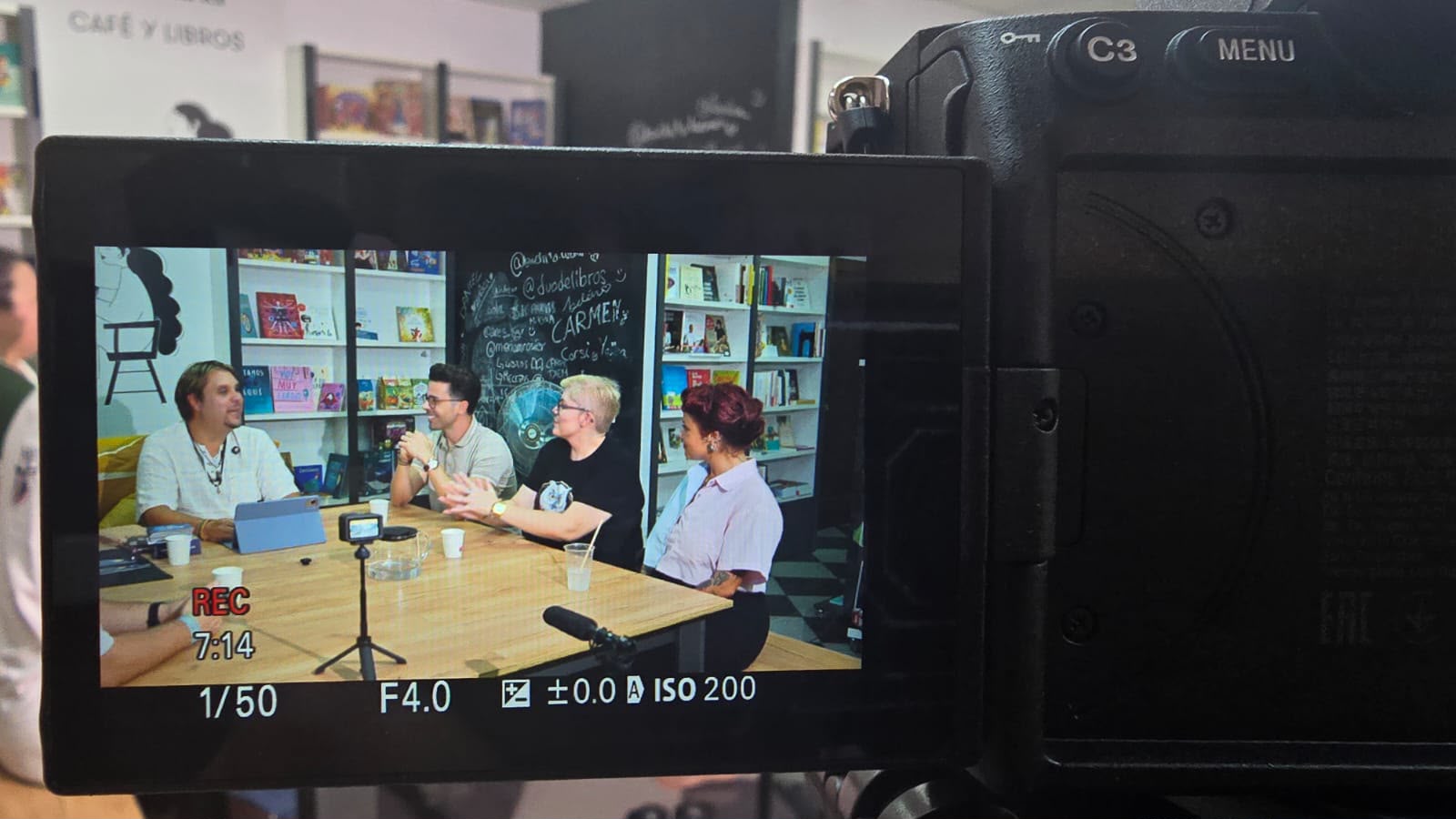 Entrevista del podcast Un Sofá Mágico en Vicentina Café y Libros